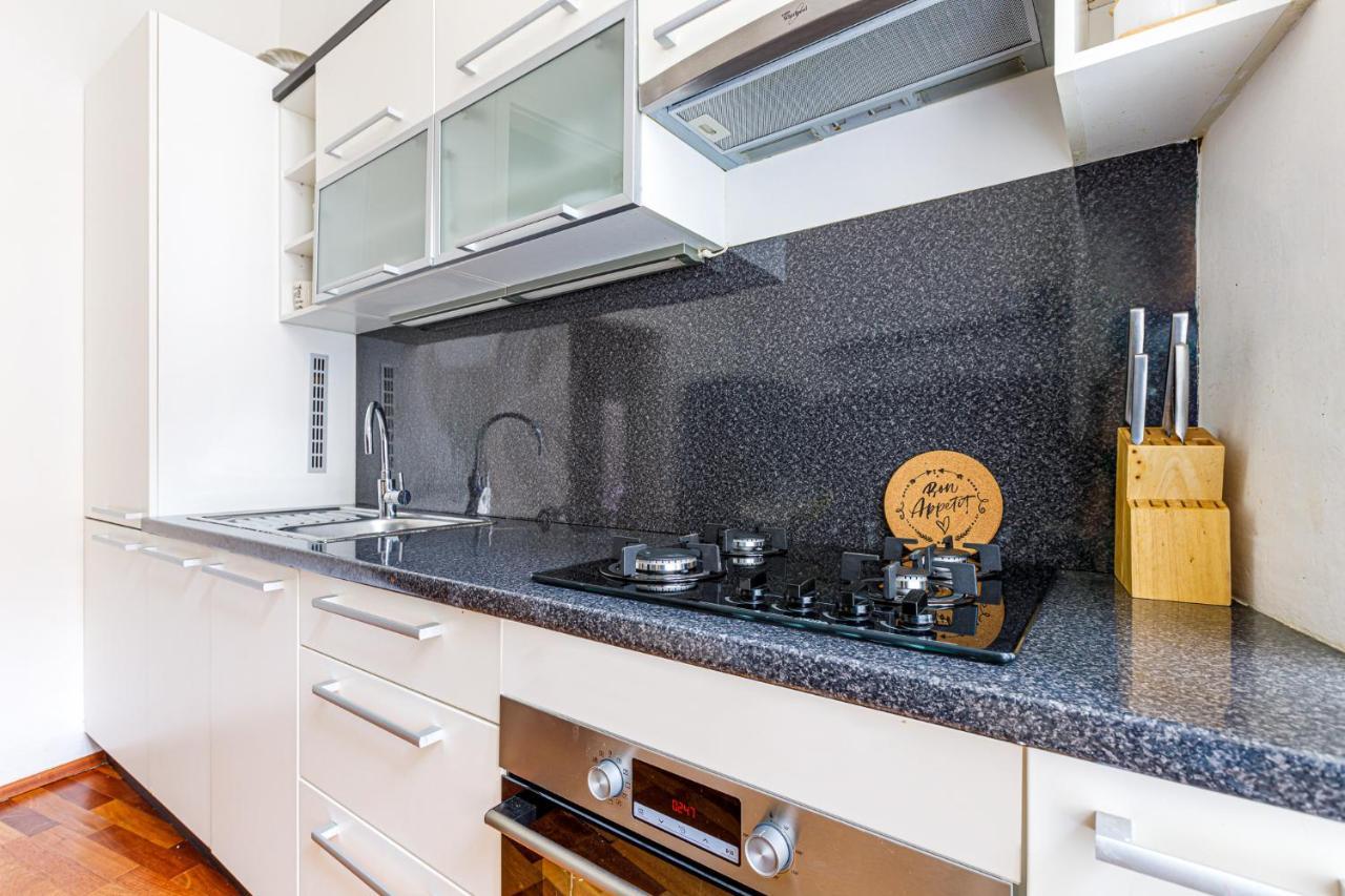 Newly Renovated Apartment In The Old Town Bratislava Luaran gambar