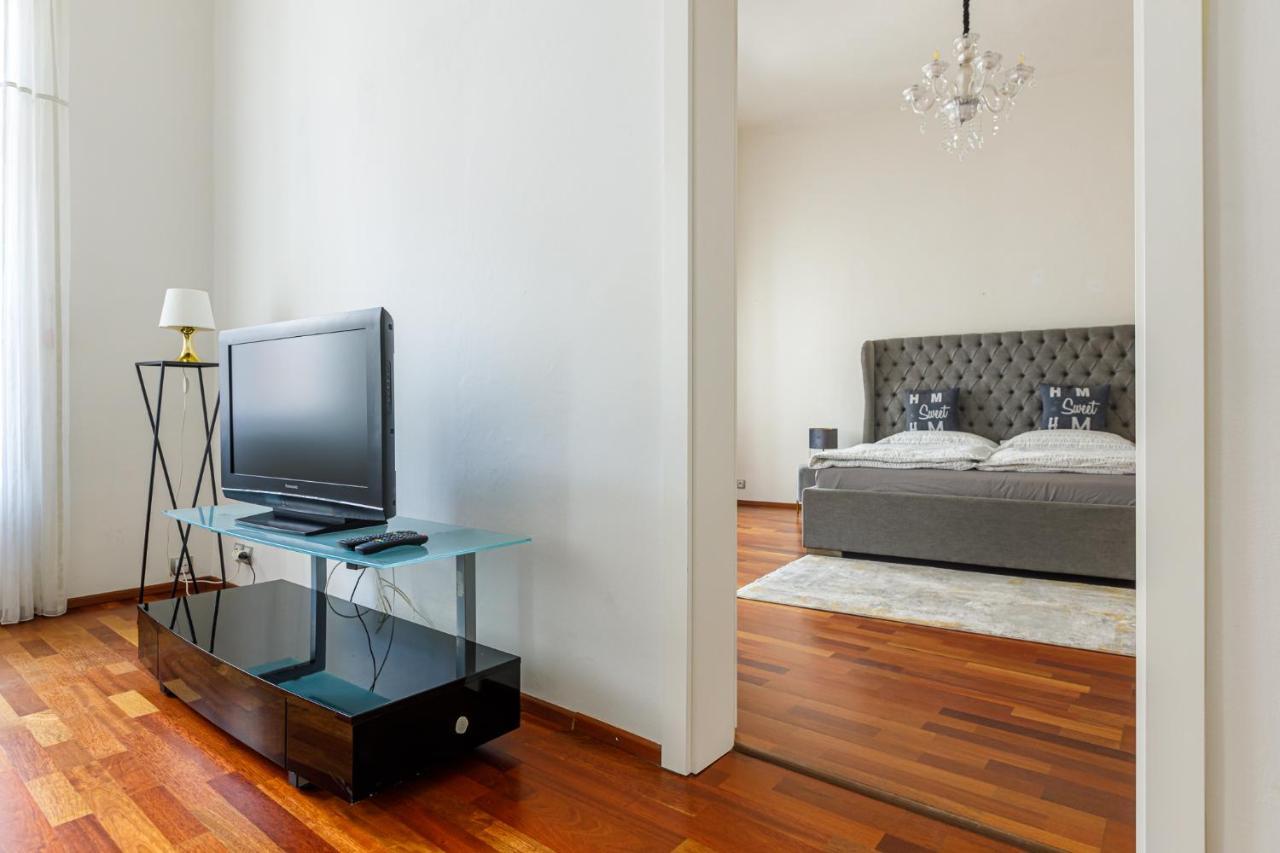 Newly Renovated Apartment In The Old Town Bratislava Luaran gambar