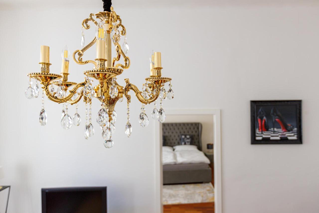 Newly Renovated Apartment In The Old Town Bratislava Luaran gambar
