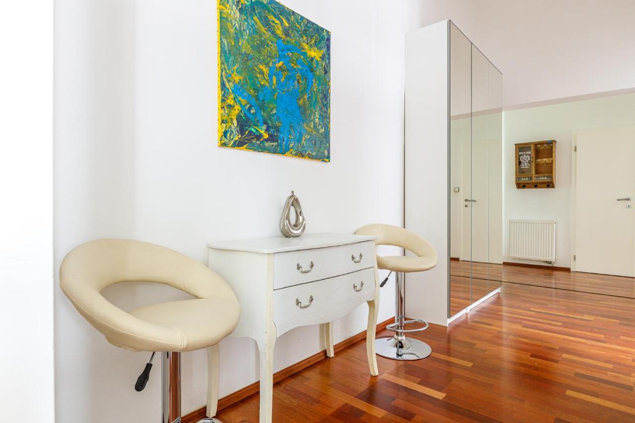 Newly Renovated Apartment In The Old Town Bratislava Luaran gambar