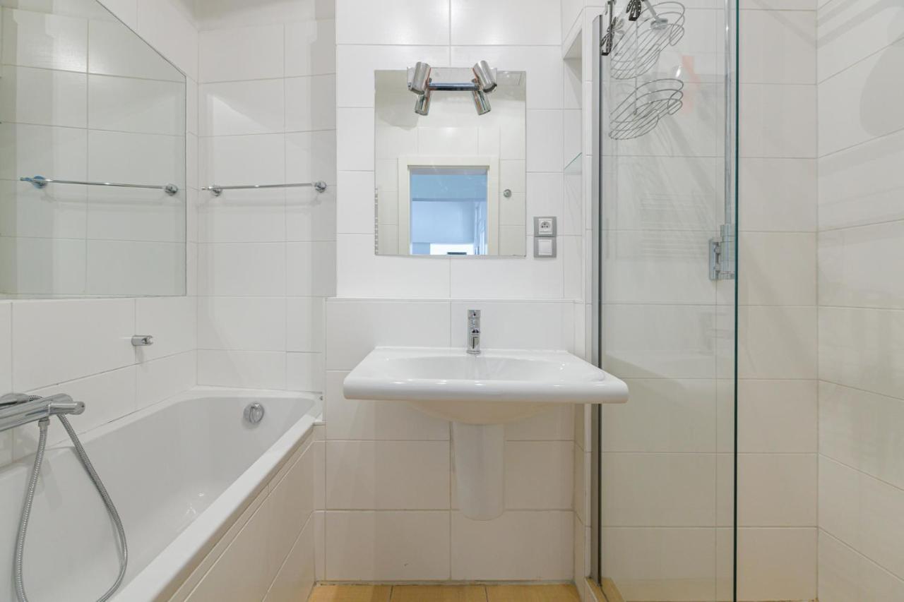 Newly Renovated Apartment In The Old Town Bratislava Luaran gambar