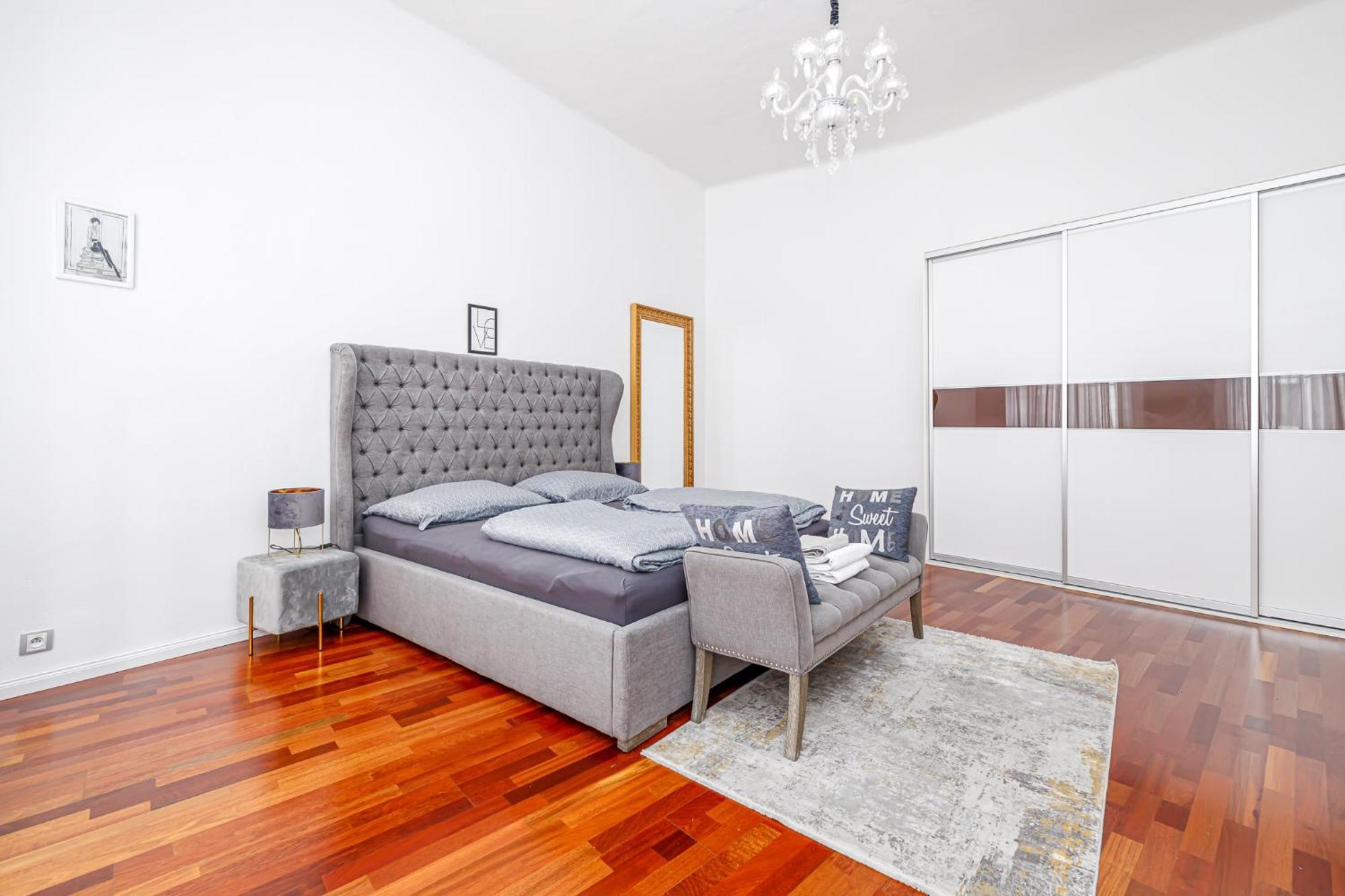 Newly Renovated Apartment In The Old Town Bratislava Luaran gambar