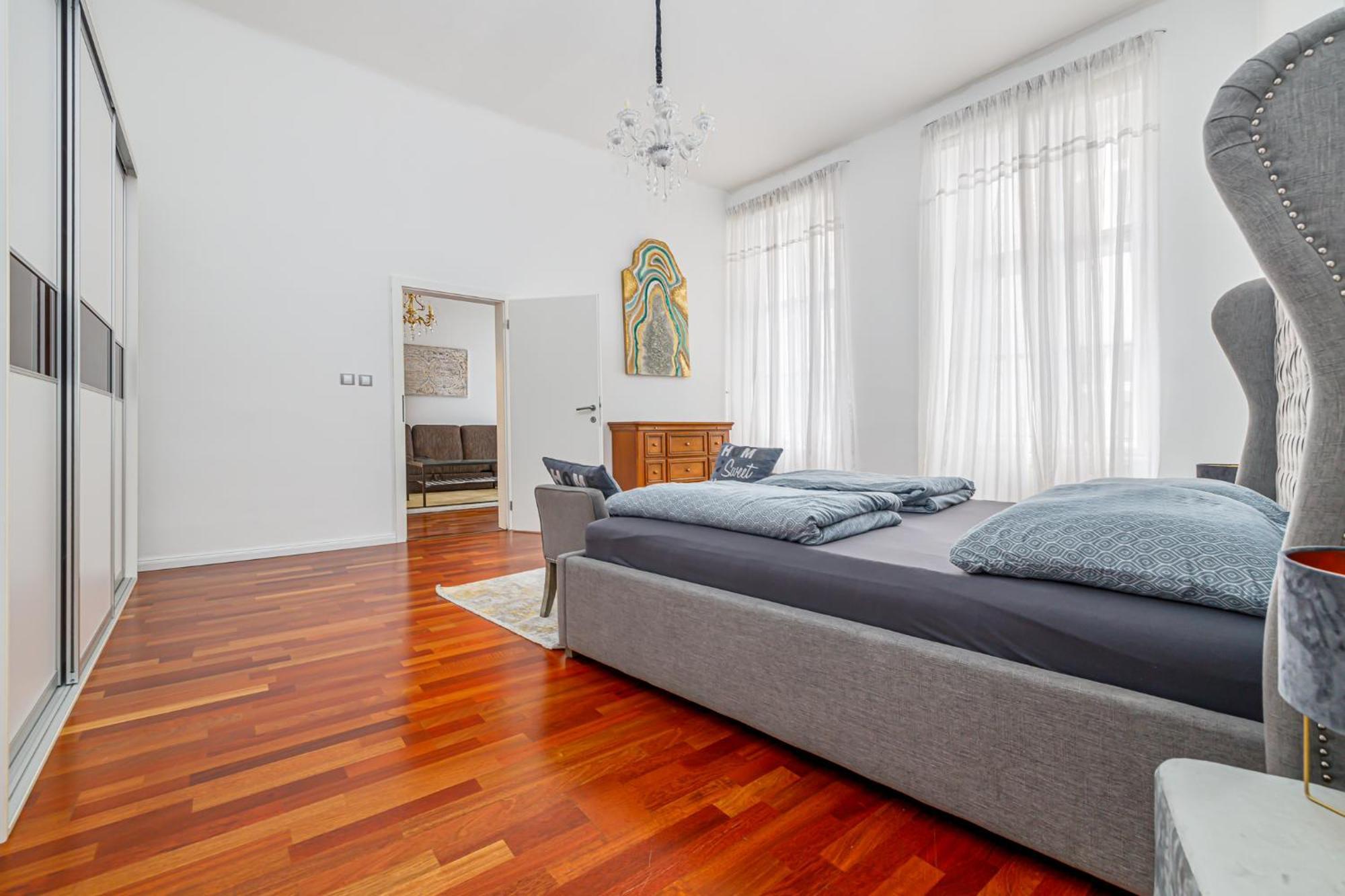 Newly Renovated Apartment In The Old Town Bratislava Luaran gambar