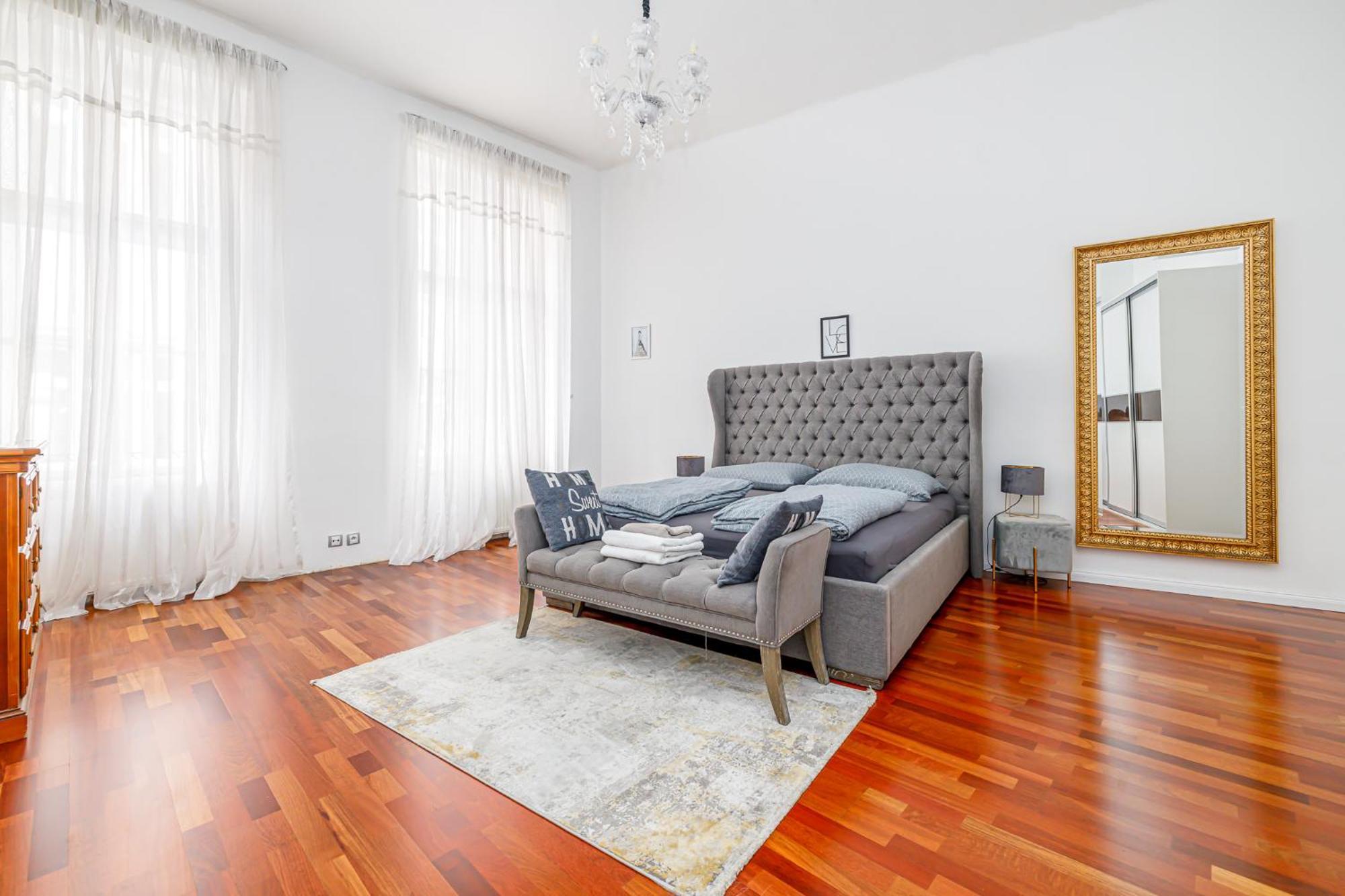 Newly Renovated Apartment In The Old Town Bratislava Luaran gambar