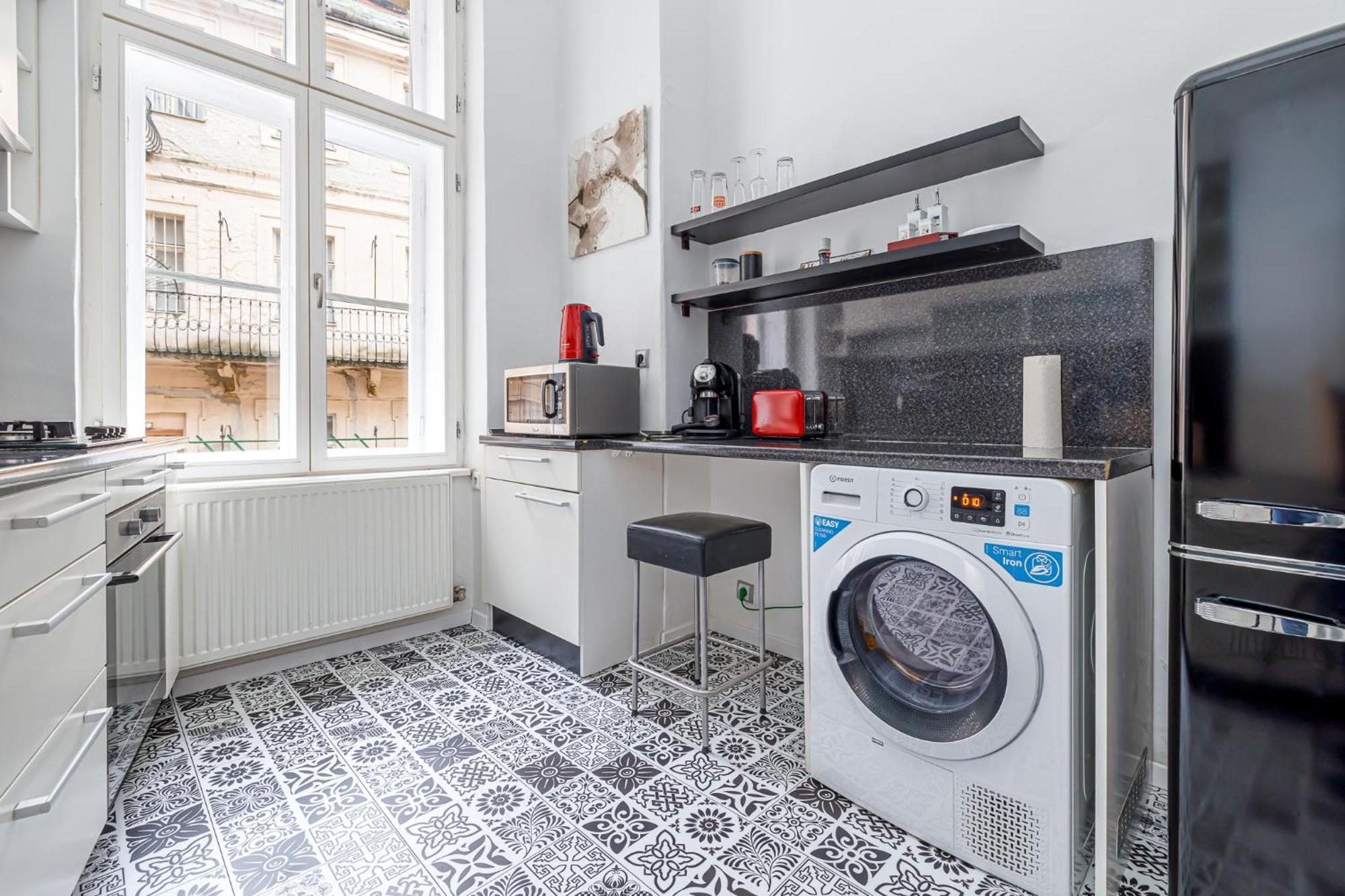 Newly Renovated Apartment In The Old Town Bratislava Luaran gambar